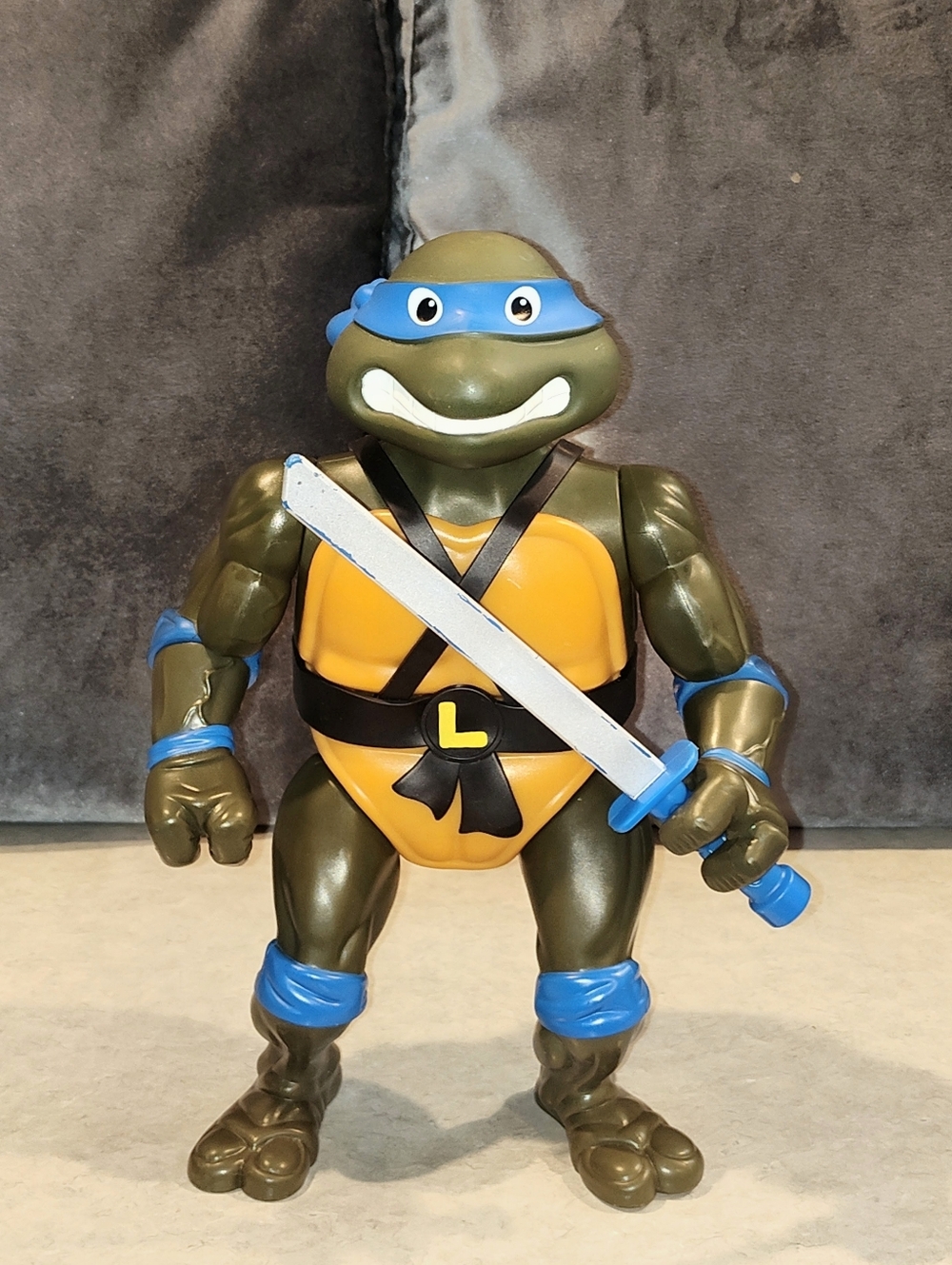 TEENAGE MUTANT NINJA TURTLES OVERSIZED 13" LEONARDO ACTION FIGURE